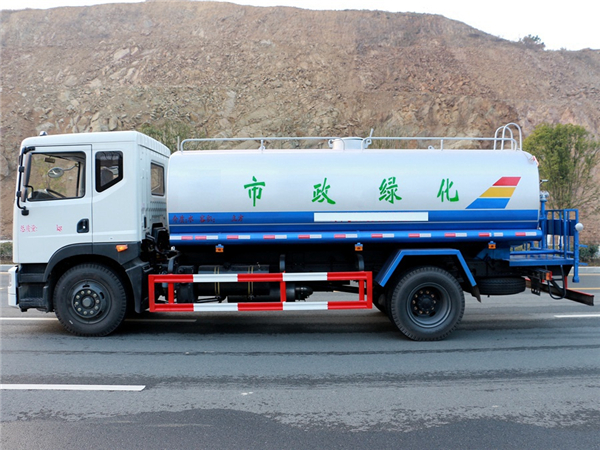 程力灑水車(chē)