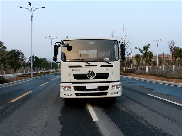 程力灑水車(chē)