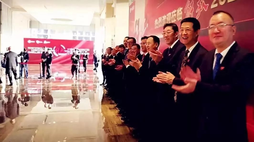 程力集團旗下“程力專汽”與一汽解放簽訂四千輛國六中重卡底盤采購協(xié)議，全面發(fā)力中重卡專汽市場進一步鞏固專用車領(lǐng)導地位！圖片