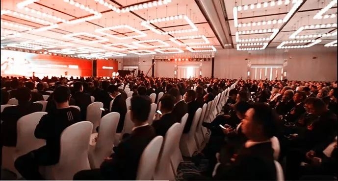 程力集團旗下“程力專汽”與一汽解放簽訂四千輛國六中重卡底盤采購協(xié)議，全面發(fā)力中重卡專汽市場進一步鞏固專用車領(lǐng)導地位！圖片