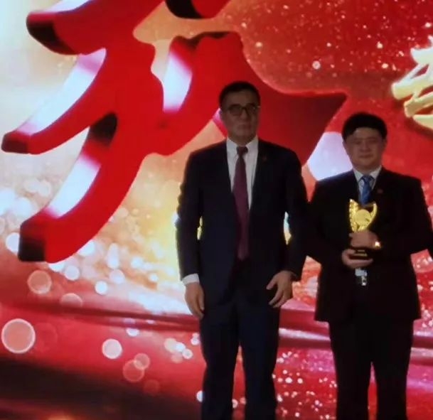 程力集團旗下“程力專汽”與一汽解放簽訂四千輛國六中重卡底盤采購協(xié)議，全面發(fā)力中重卡專汽市場進一步鞏固專用車領(lǐng)導地位！圖片